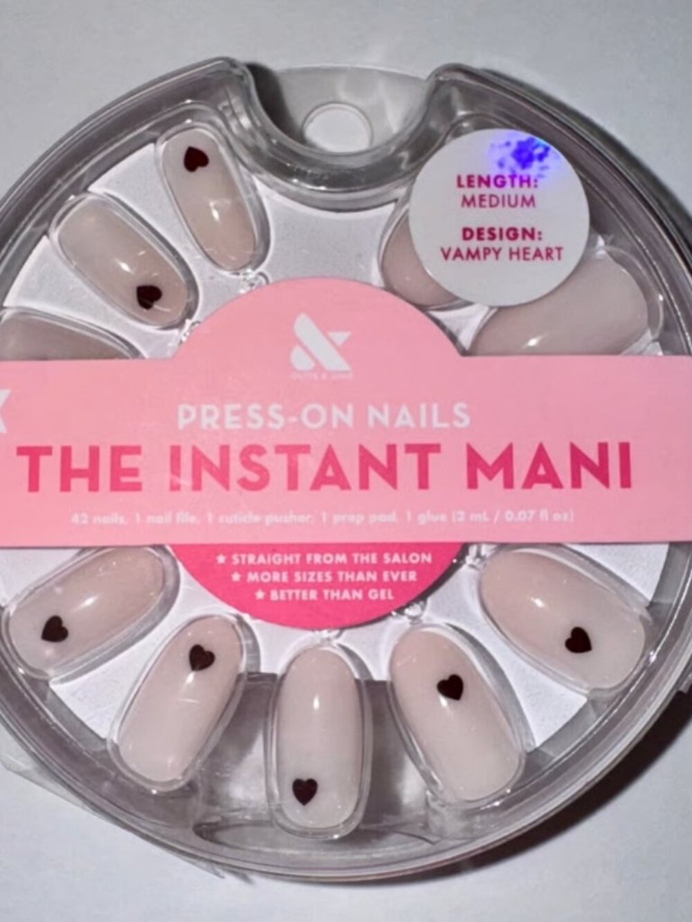 Olive and June Instant Mani Glossy, in Vamy Heart Press On nails Kit